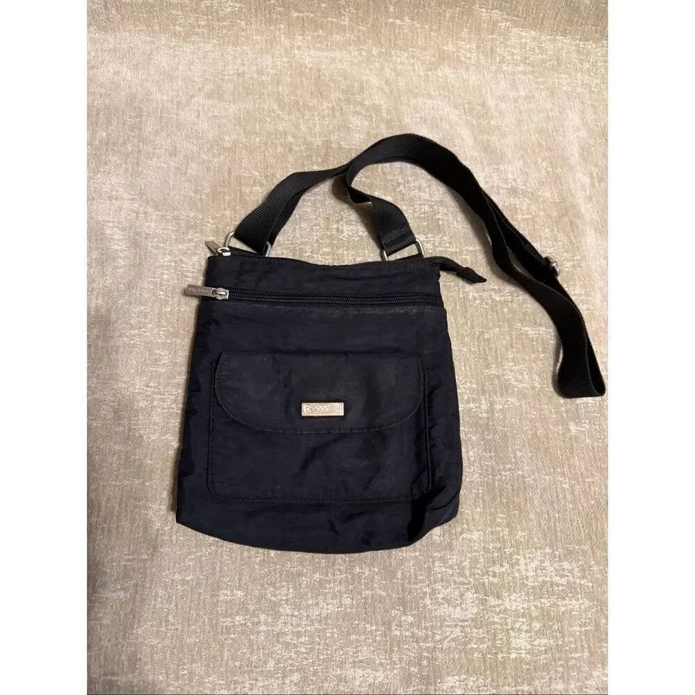 Baggallini Women's Cruiser Slim Multiple Card Slot Crossbody Purse Black